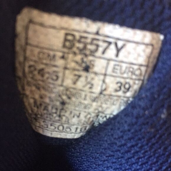 ASICS volleyball shoes size 7.5 - Picture 10 of 10